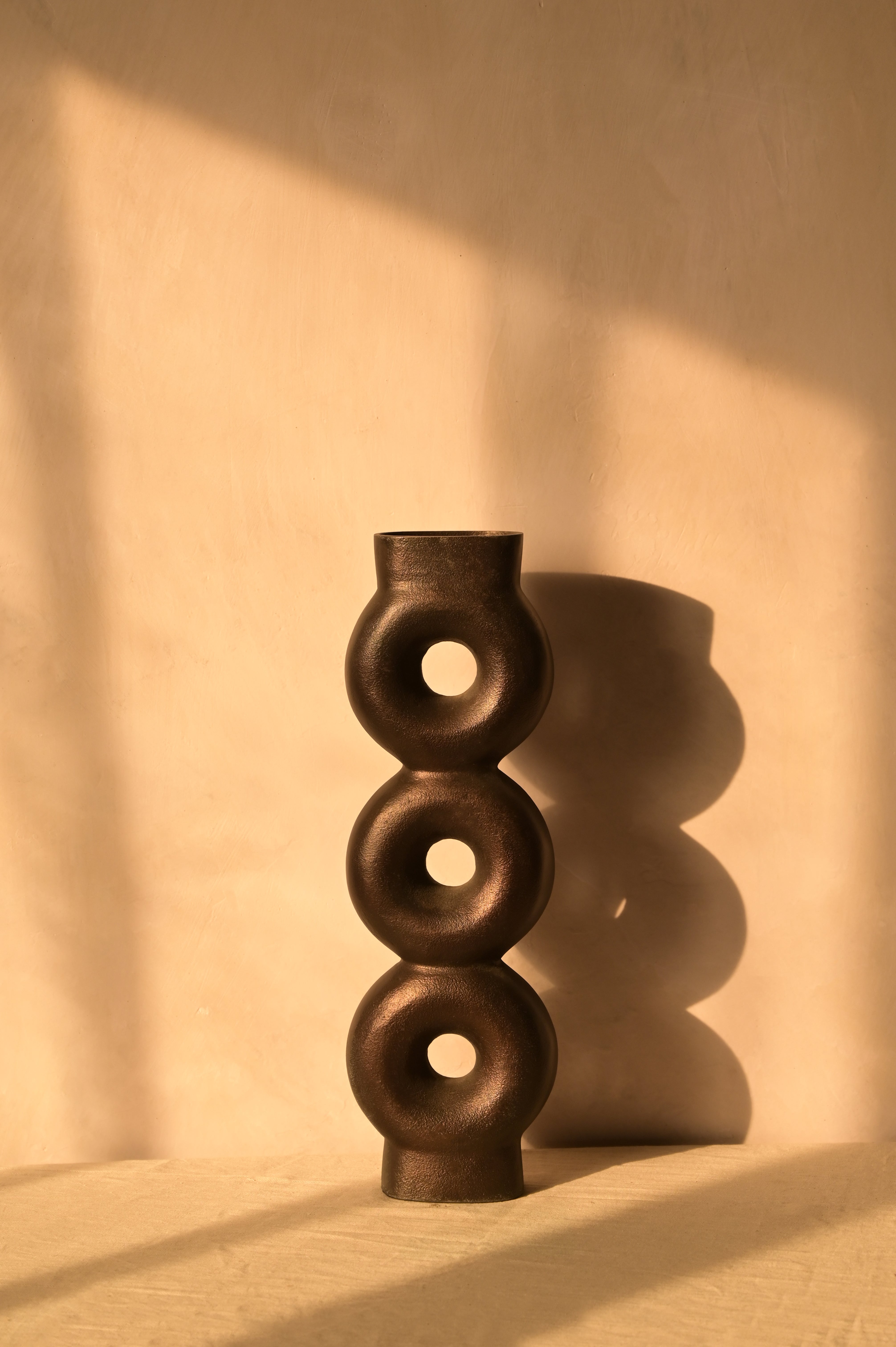 Velar Vase - L:5 x W:2 x H:15 In inches / Aluminium - Décor