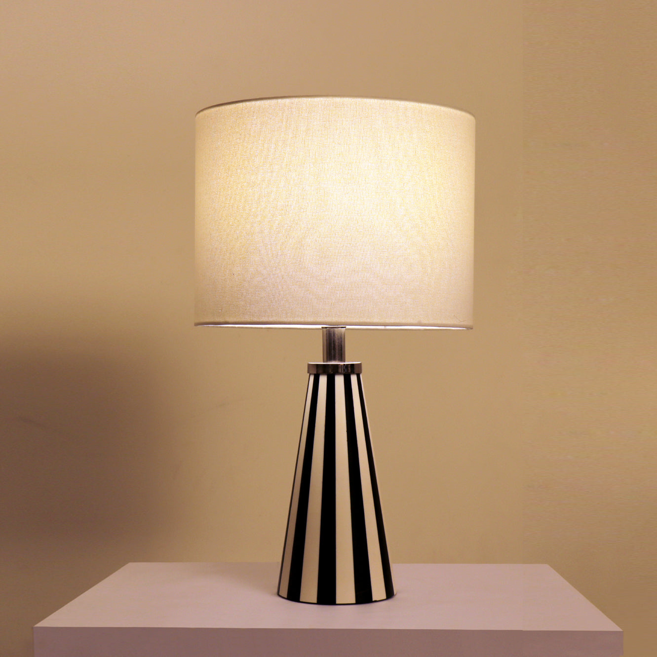 Cleo Resin Table Lamp by homeblitz.in