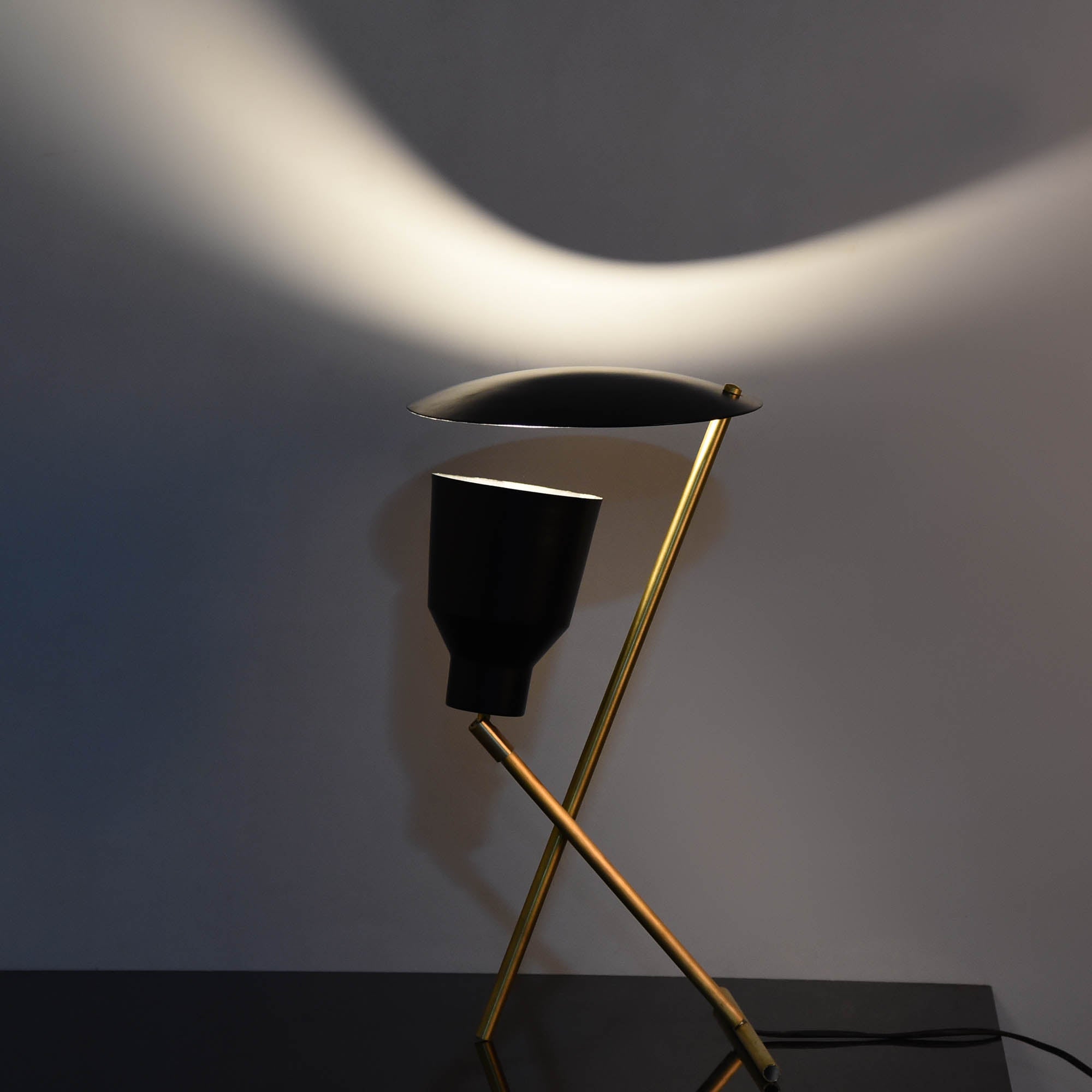 Cdl112 Anubis Table Lamp