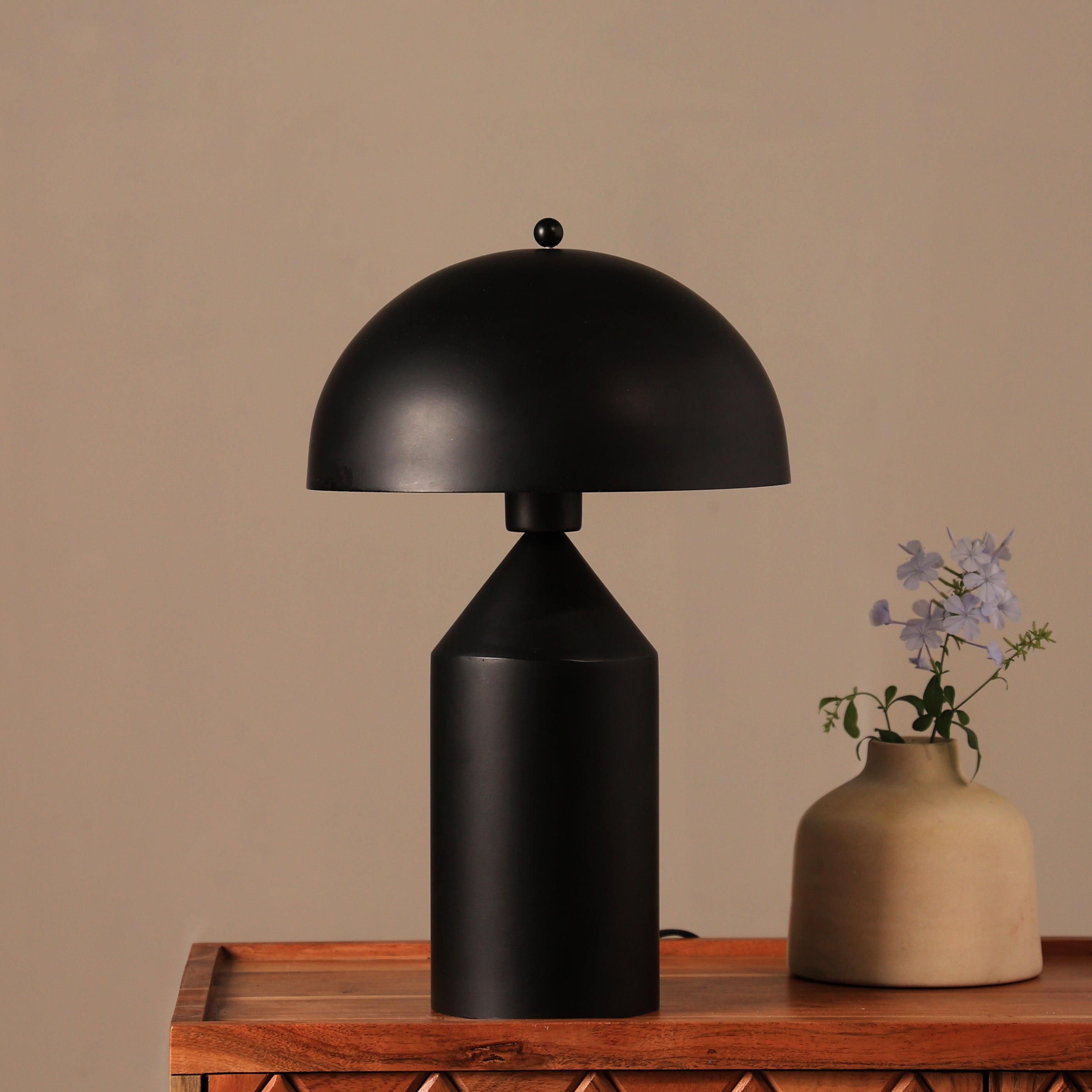 Cone Pagen Lamp Black