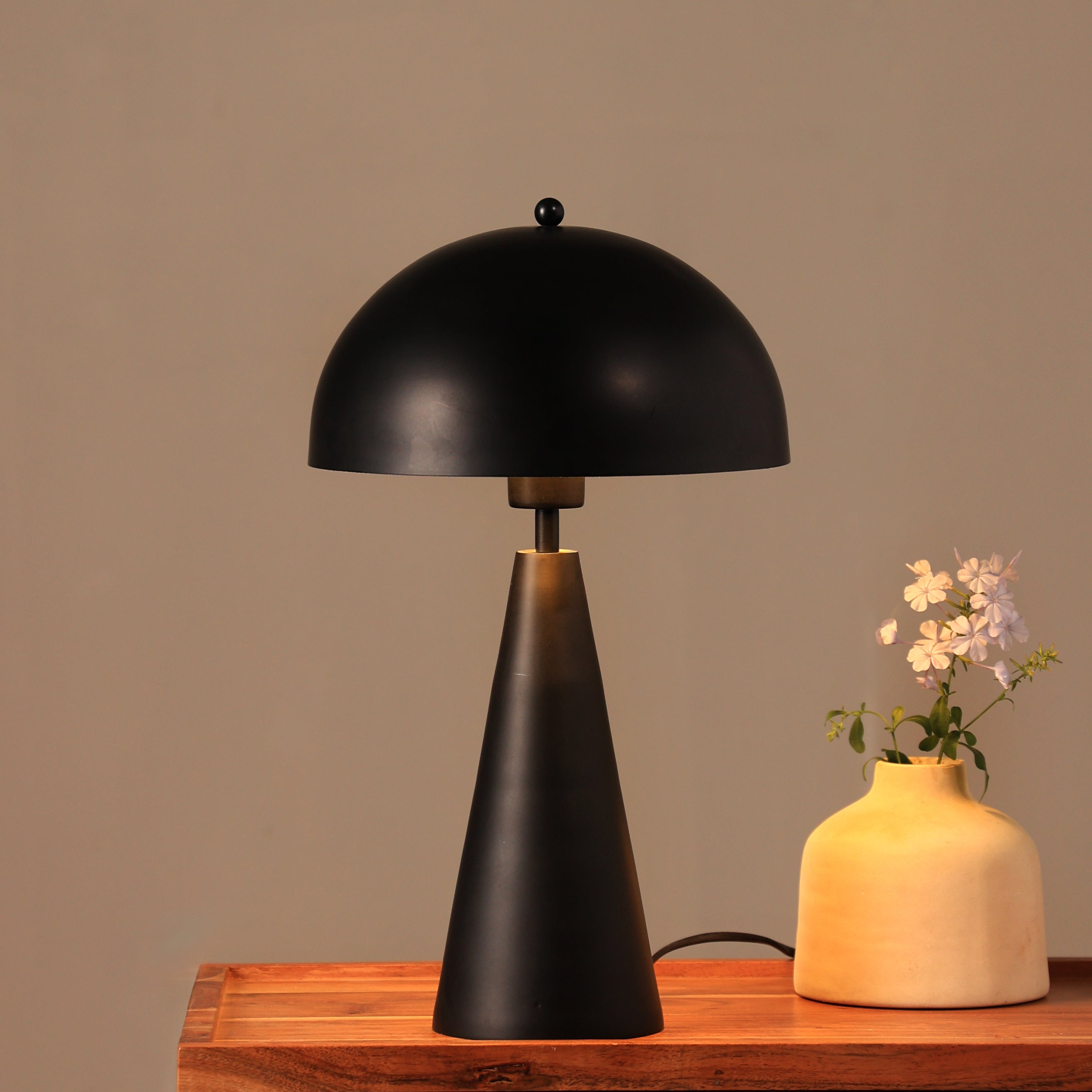 Hoa Sphere Table Lamp