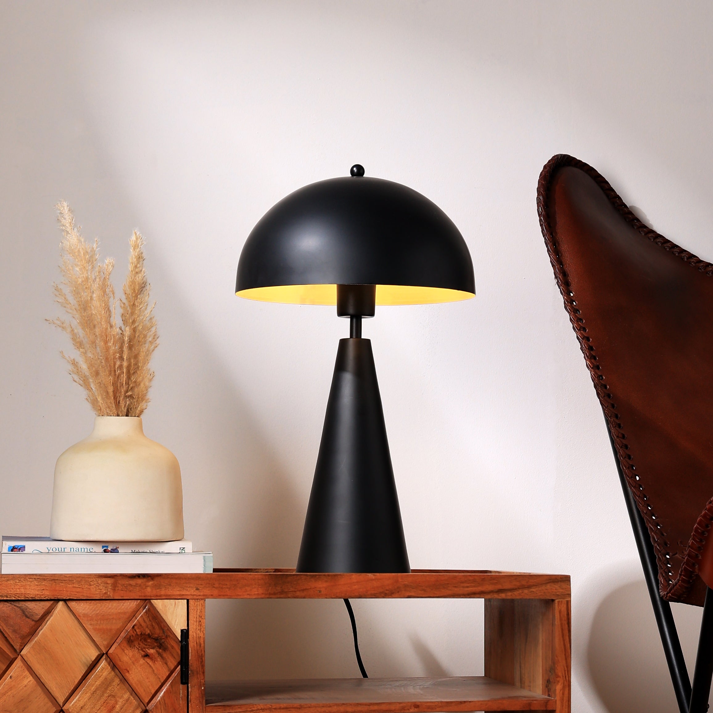 Hoa Sphere Table Lamp