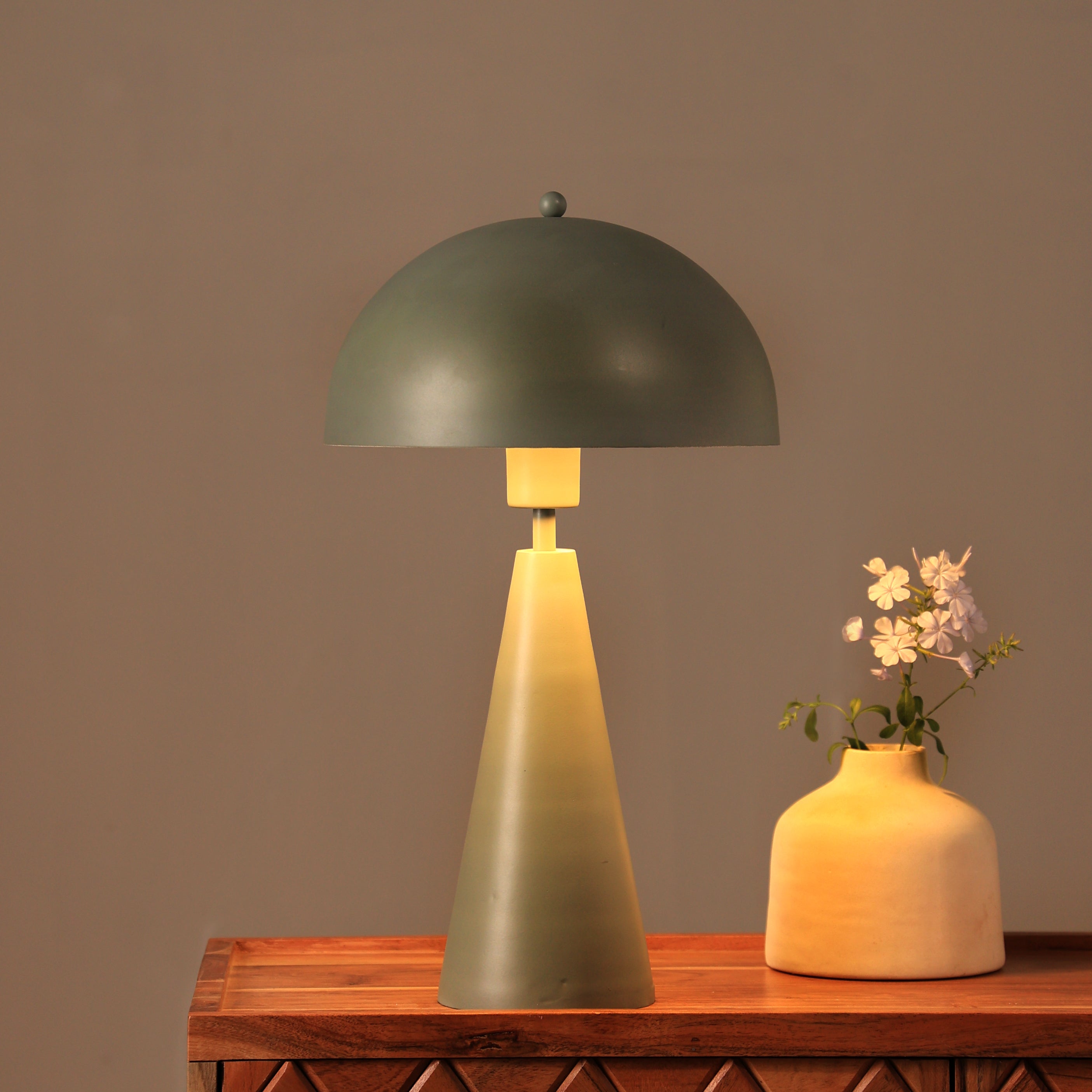 Hoa Sphere Table Lamp