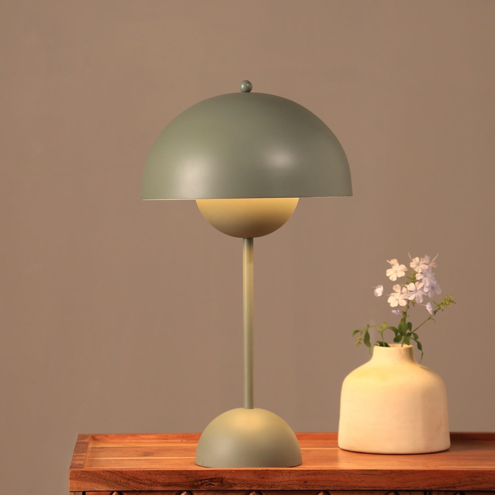 Pagen X Grey Lamp