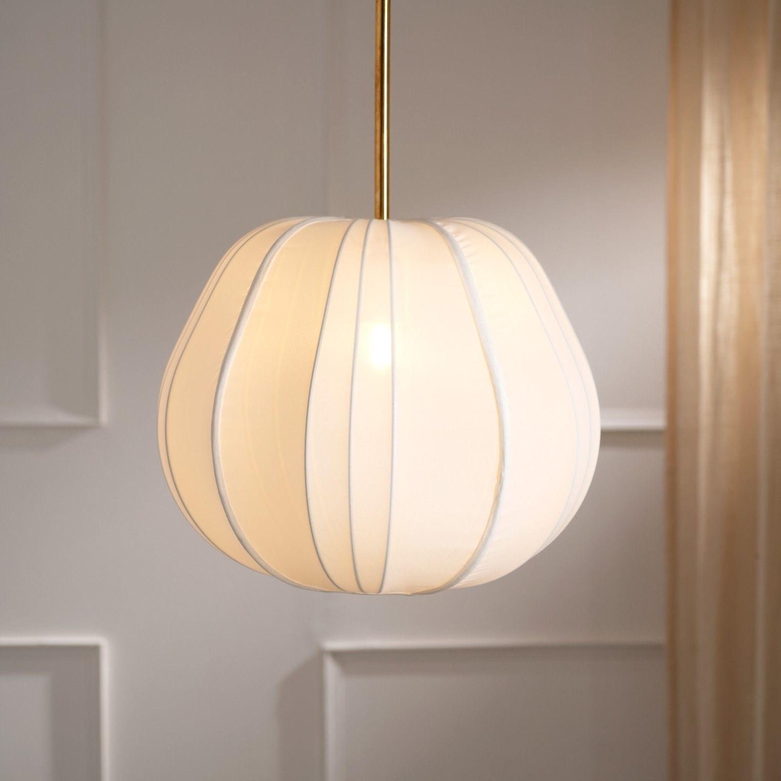 Luxe Collection Berlin Lamp (Off-White)