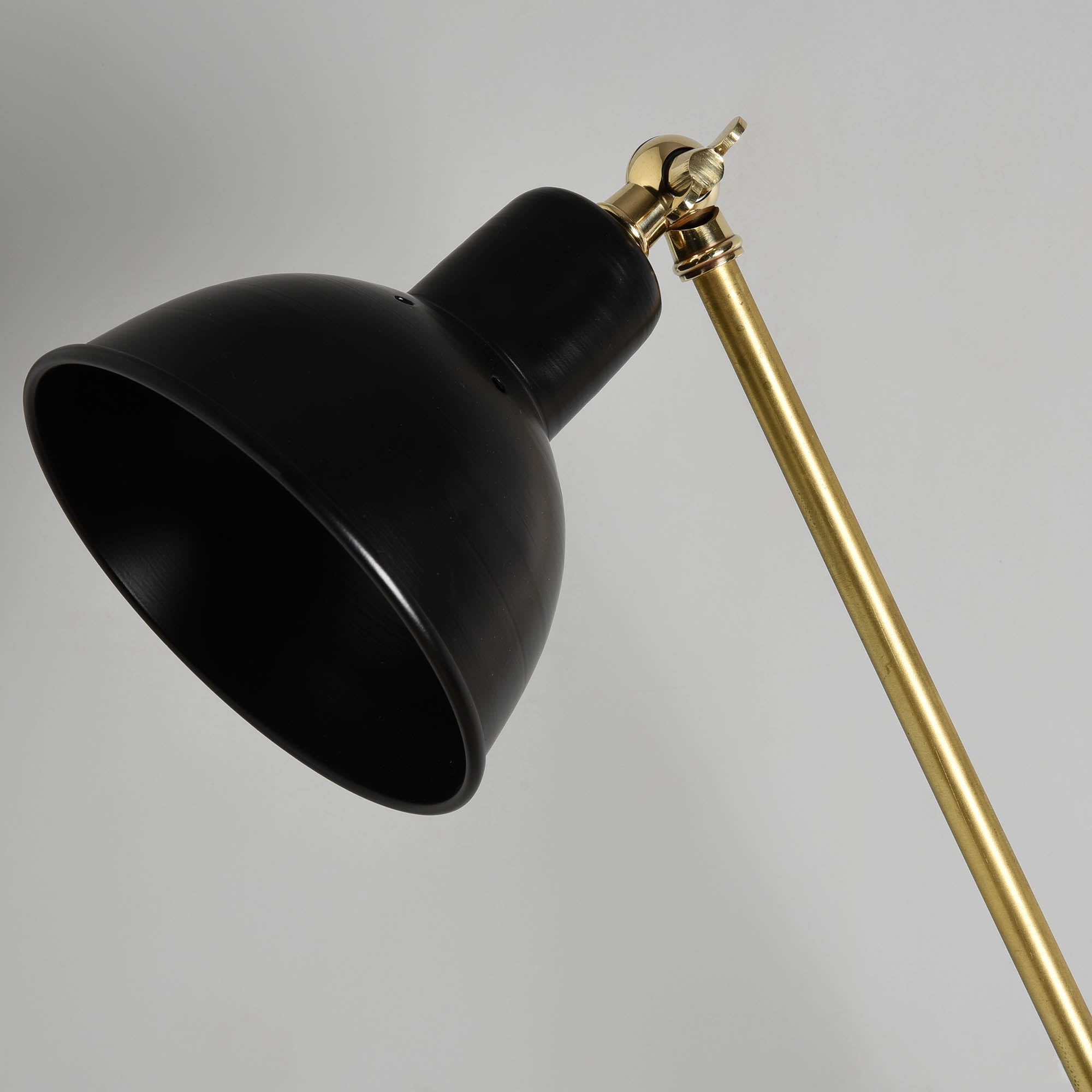 Fsw214 Swing-Arm Corner Lamp